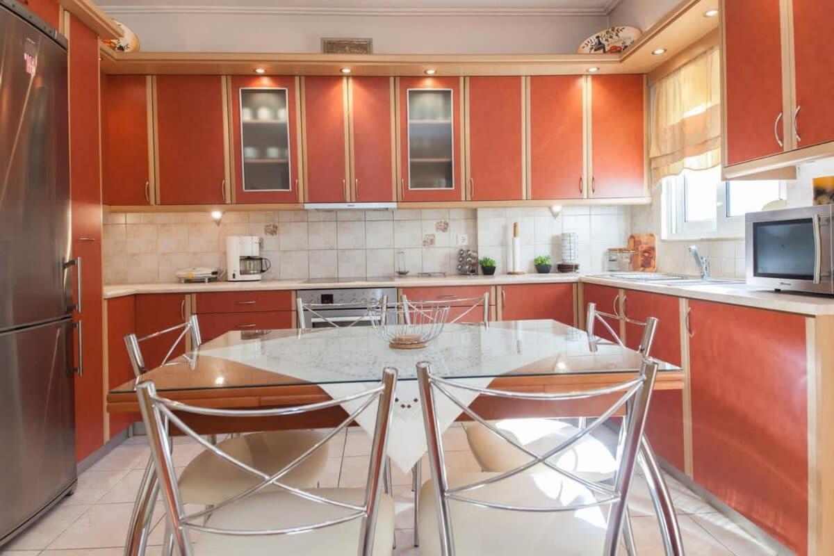 Scenic Balcony Apt In Vibrant Petralona Atenas Exterior foto